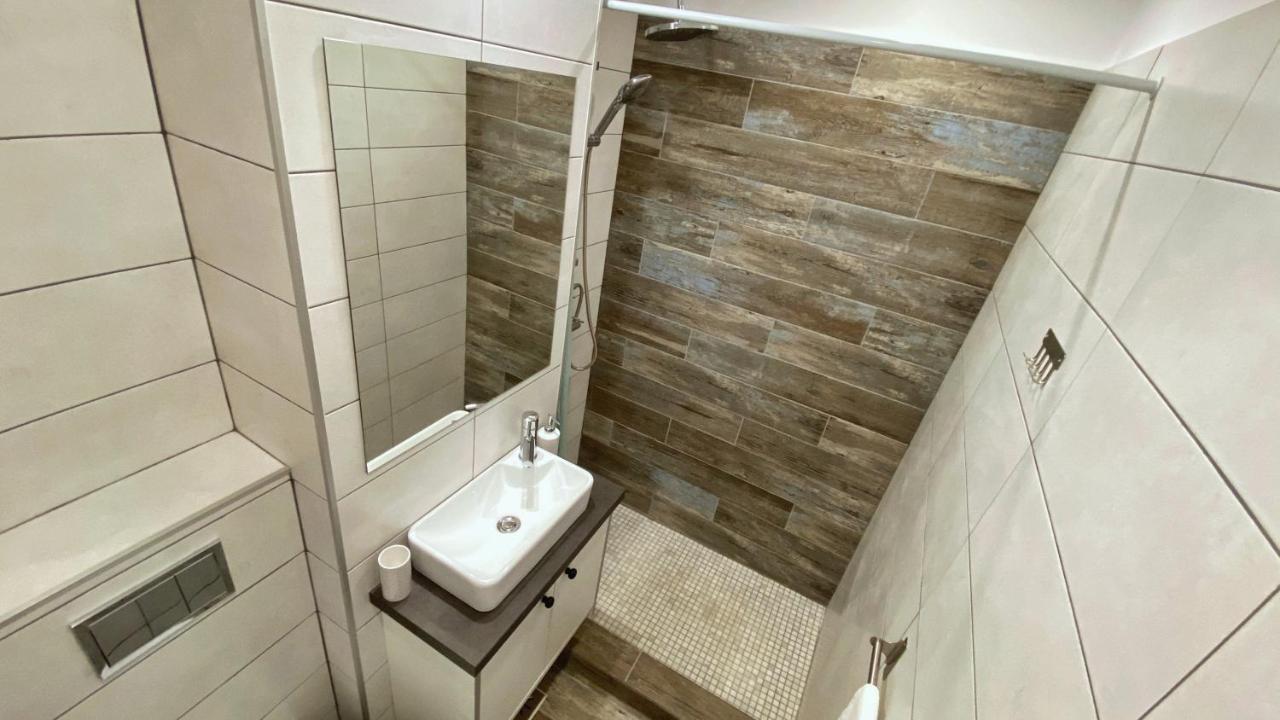 Highland Home - Cozy Apartments Near City Center 오라데아 외부 사진