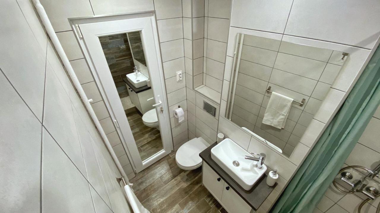 Highland Home - Cozy Apartments Near City Center 오라데아 외부 사진