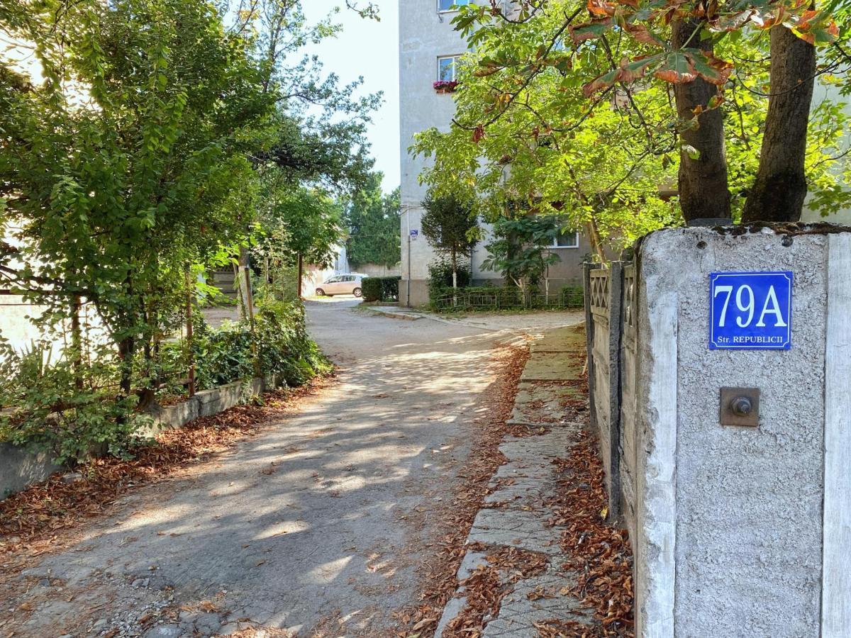 Highland Home - Cozy Apartments Near City Center 오라데아 외부 사진
